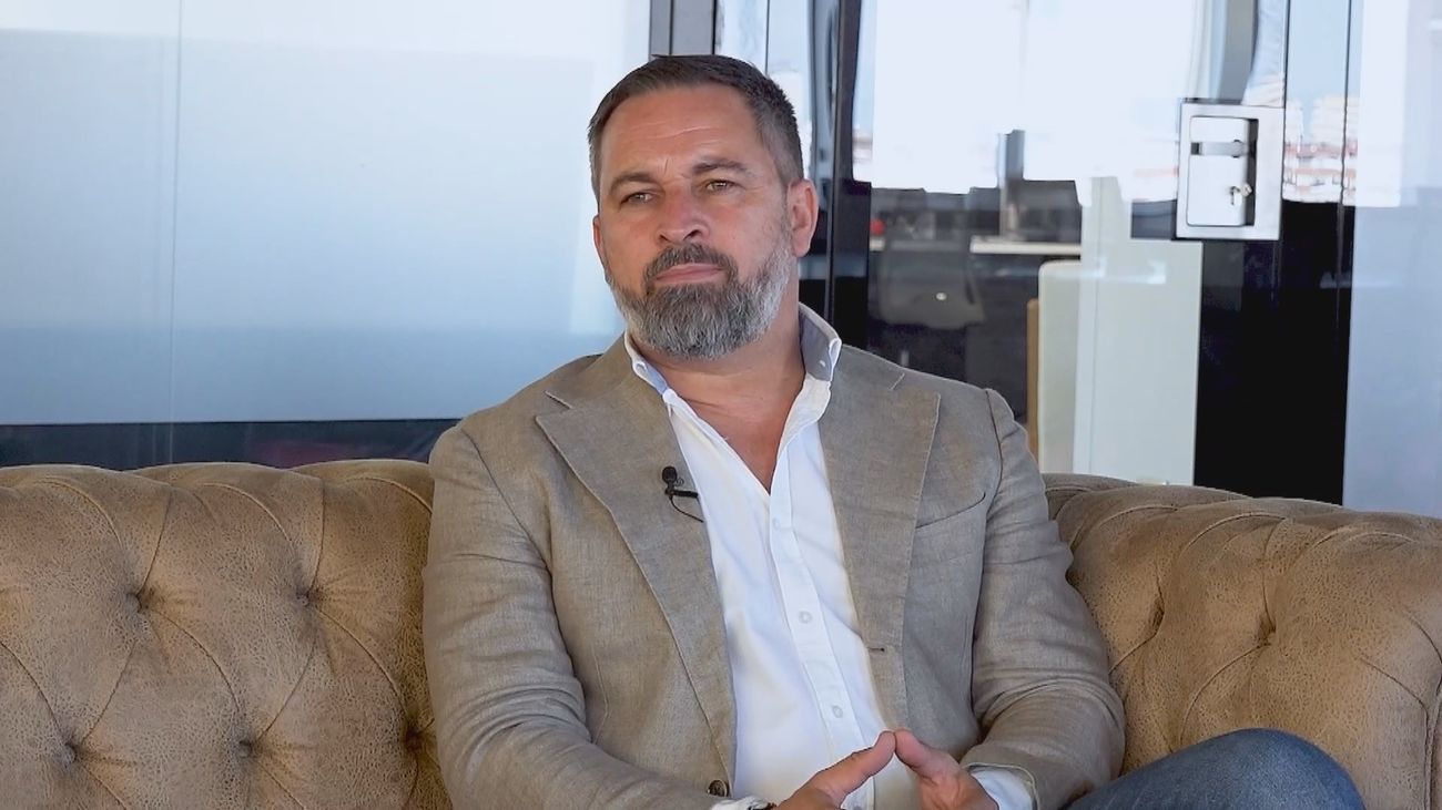 Abascal acusa a Sánchez de permitir la "no detención" de Puigdemont