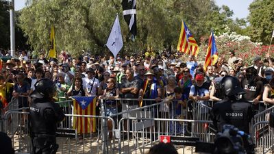 Dos detenidos y una quincena de denunciados penalmente en los incidentes del Parlament
