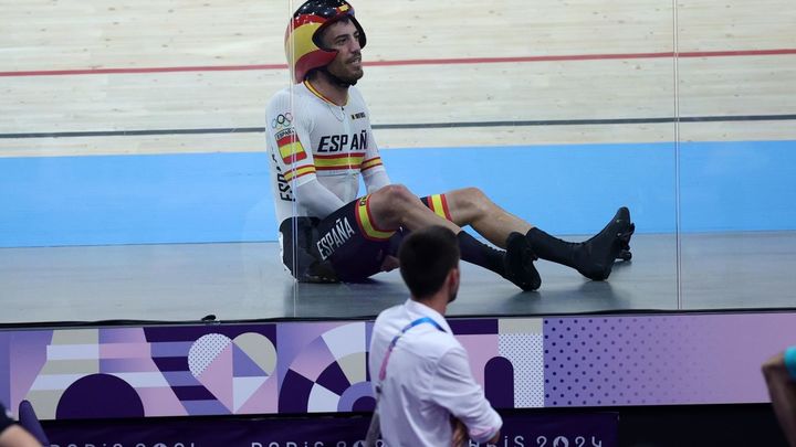 Albert Torres, tras su caída en la final de madison de París 2024 / EFE