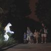 Más de 200 figuras gigantes de animales brillan en las noches de verano en Faunia