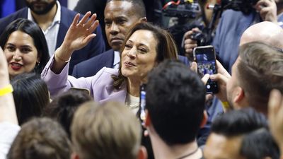 Kamala Harris aventaja por primera vez a Donald Trump en las encuestas