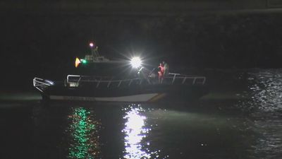 Más de 150 inmigrantes intentar cruzar a nado el espigón de la frontera del Tarajal en Ceuta