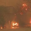 El fuego alcanza el tejido urbano de Atenas y Grecia solicita ayuda externa urgente