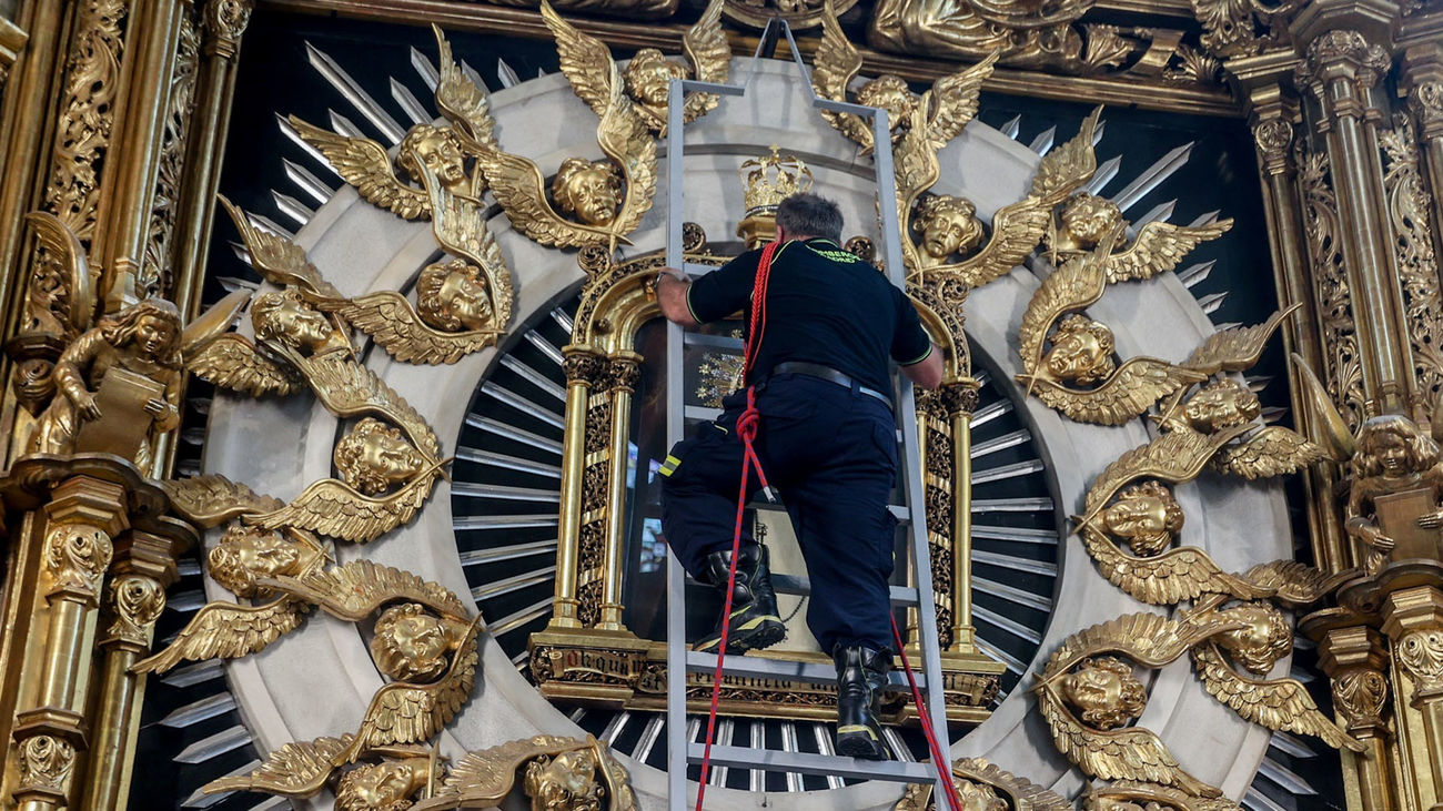 Almeida y Ayuso acudirán este jueves a la tradicional misa solemne de la Virgen de La Paloma
