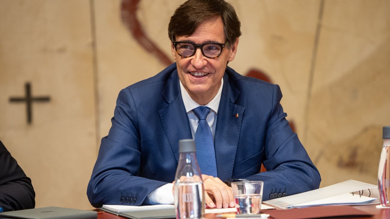 El PSC ganaría las elecciones catalanas con entre 41 y 43 escaños y le seguiría Junts con hasta 29, según el CEO