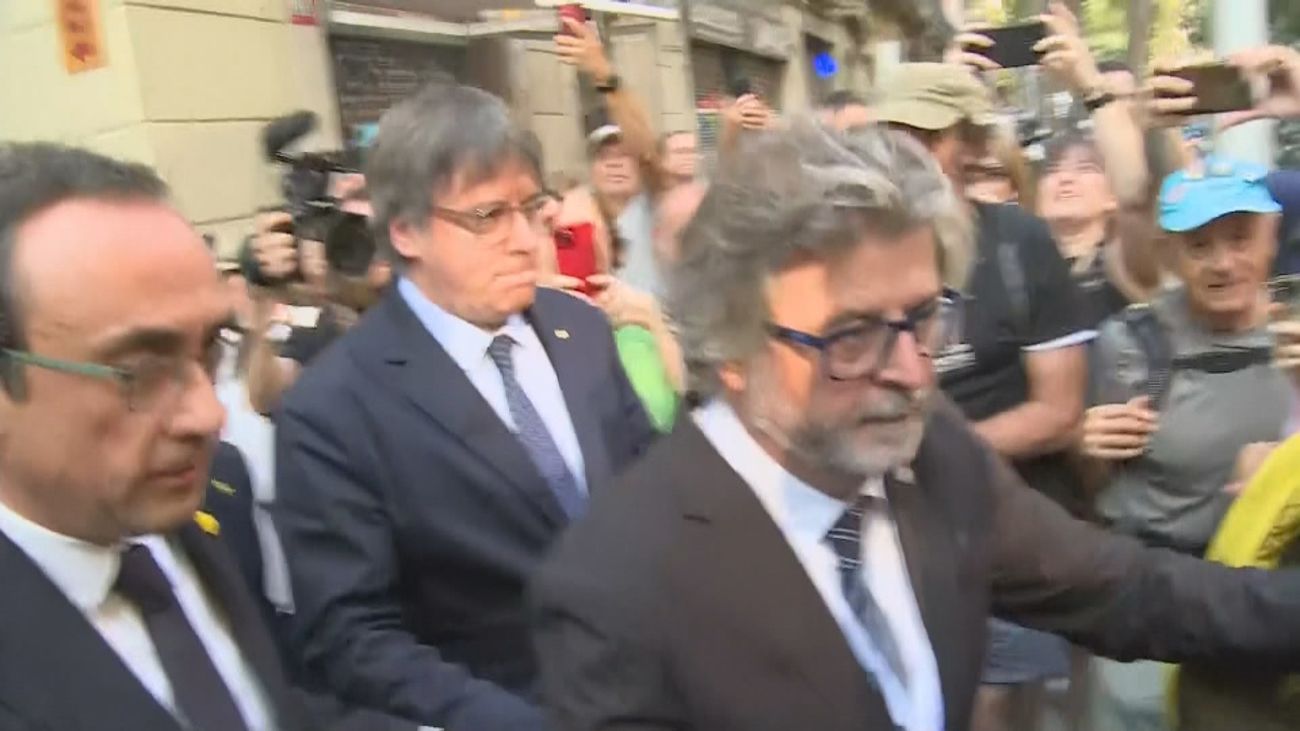 Puigdemont cruzó la frontera en el asiento trasero de un vehículo privado