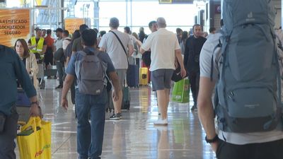 La llegada de viajeros aéreos internacionales a España supera los 11 millones en julio