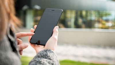 El 64% de las personas que recibe llamadas de trabajo fuera del horario laboral sí responde