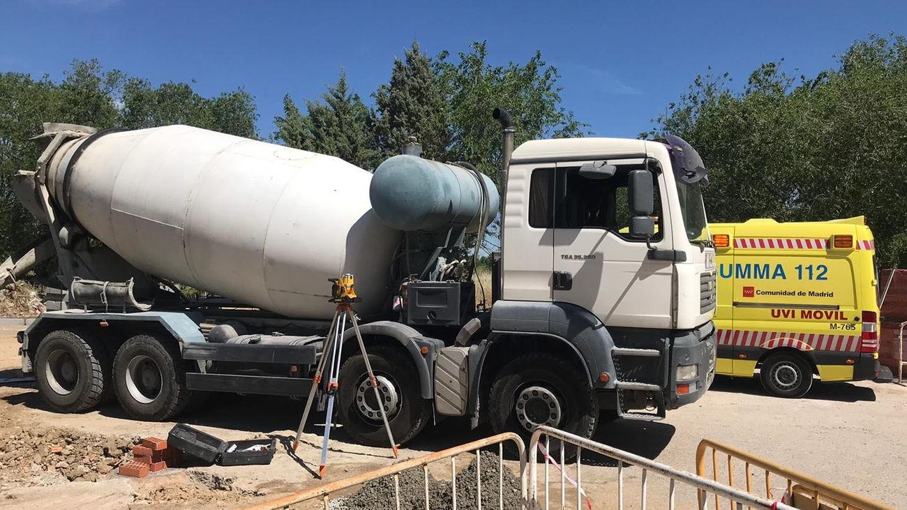 Herido un trabajador al electrocutarse cuando limpiaba una hormigonera en Alcorcón