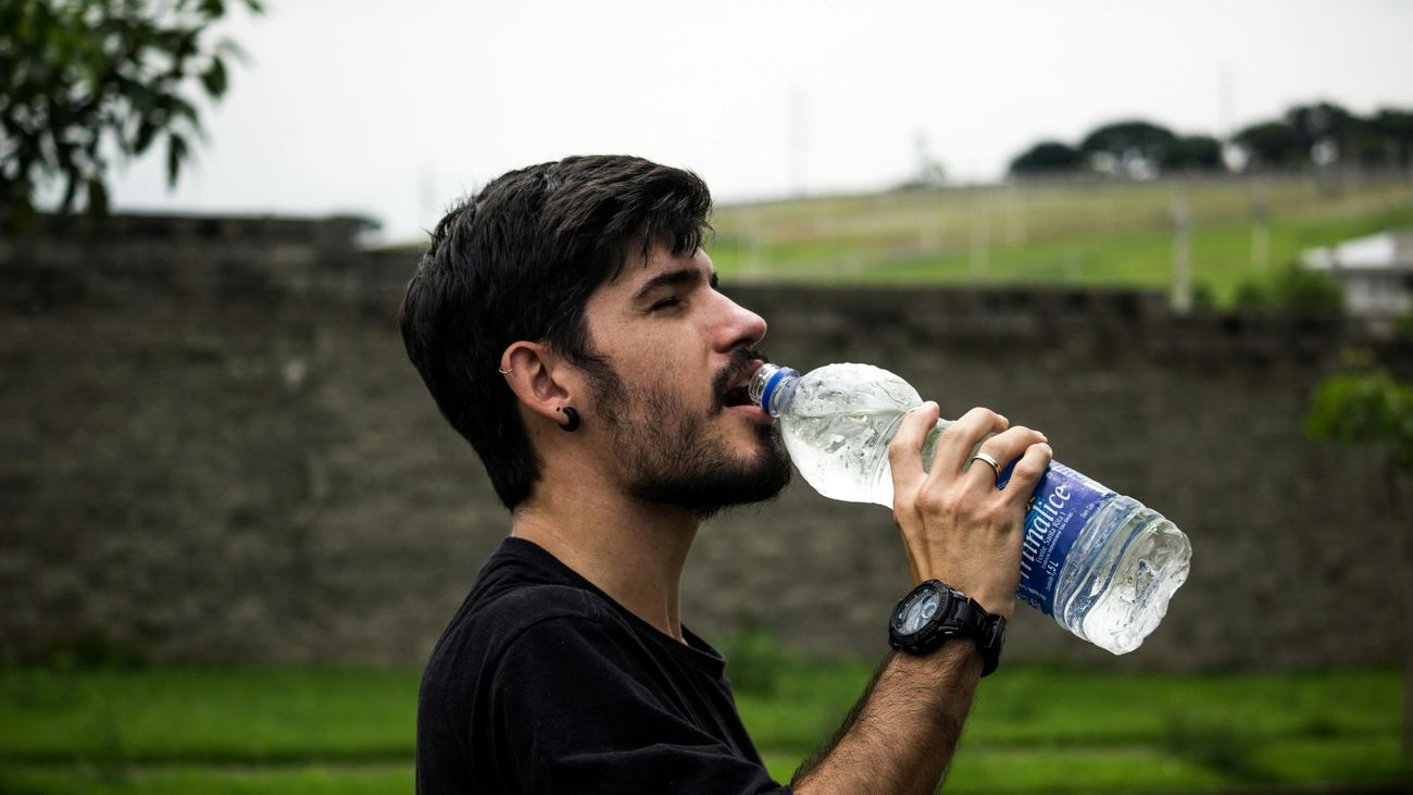 La importancia de mantenerse hidratado para nuestra salud bucodental