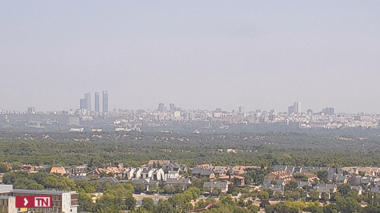 Cielo turbio en Madrid, sin olor a quemado y "sin efectos nocivos para la salud"