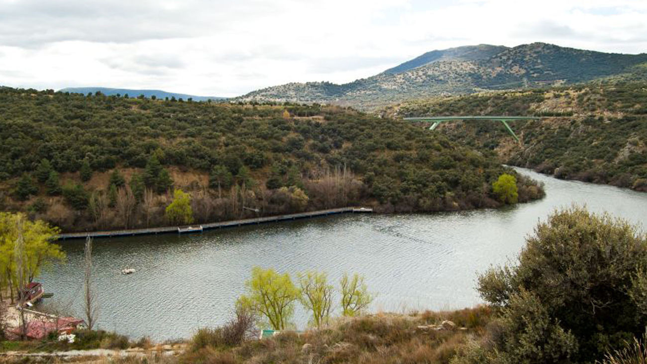 Una adolescente de 15 años muere ahogada en el embalse de Los Ángeles de San Rafael