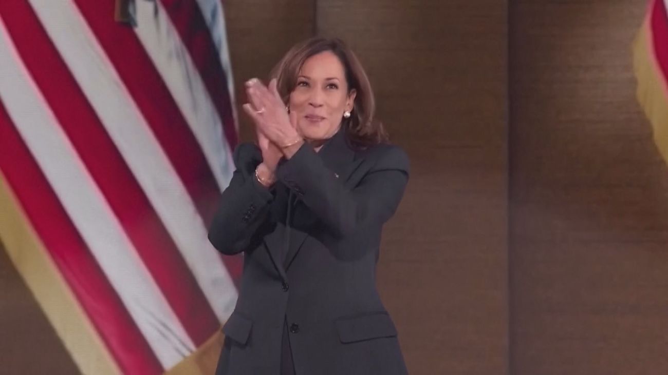 Kamala Harris se presenta como el contrapunto a un "Trump sin límites" al aceptar la nominación
