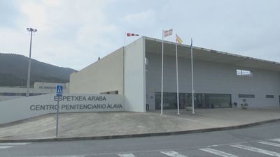 Bildu insta al Gobierno vasco a excarcelar a más de cien presos de ETA