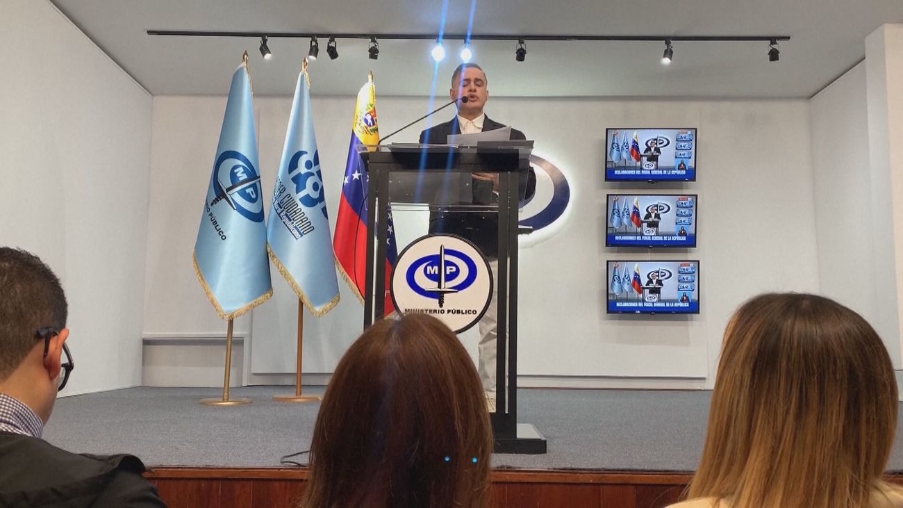 La Fiscalía de Venezuela cita a declarar a González Urrutia por supuesta "conspiración"