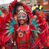 Cientos de personas participan en Londres en el arranque del carnaval de Notting Hill