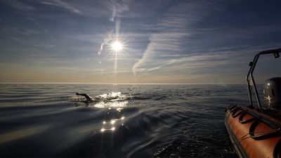 El desafío solidario de un madrileño: cruzar a nado el Canal de la Mancha en favor de los cuidados paliativos