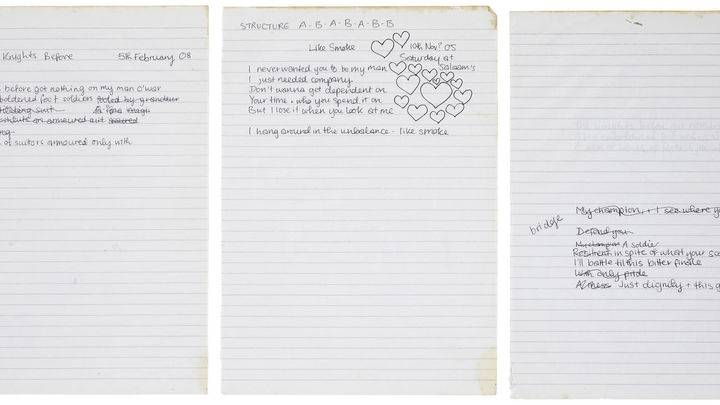 Manuscrito de varias páginas escritas por Amy Winehouse / EFE