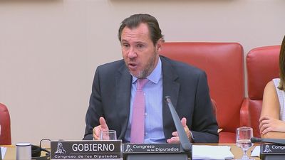 Peticiones de dimisión en el Congreso a Óscar Puente, que ve la estación de Chamartín "muy tensionada" y la de Atocha, "al límite"