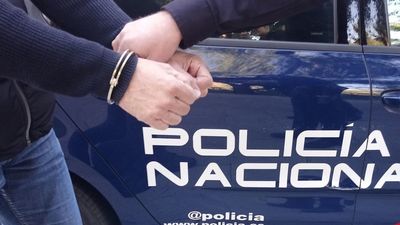 4 detenidos en Alcalá y Chamberí sorprendidos robando y marcando pisos para desvalijarlos