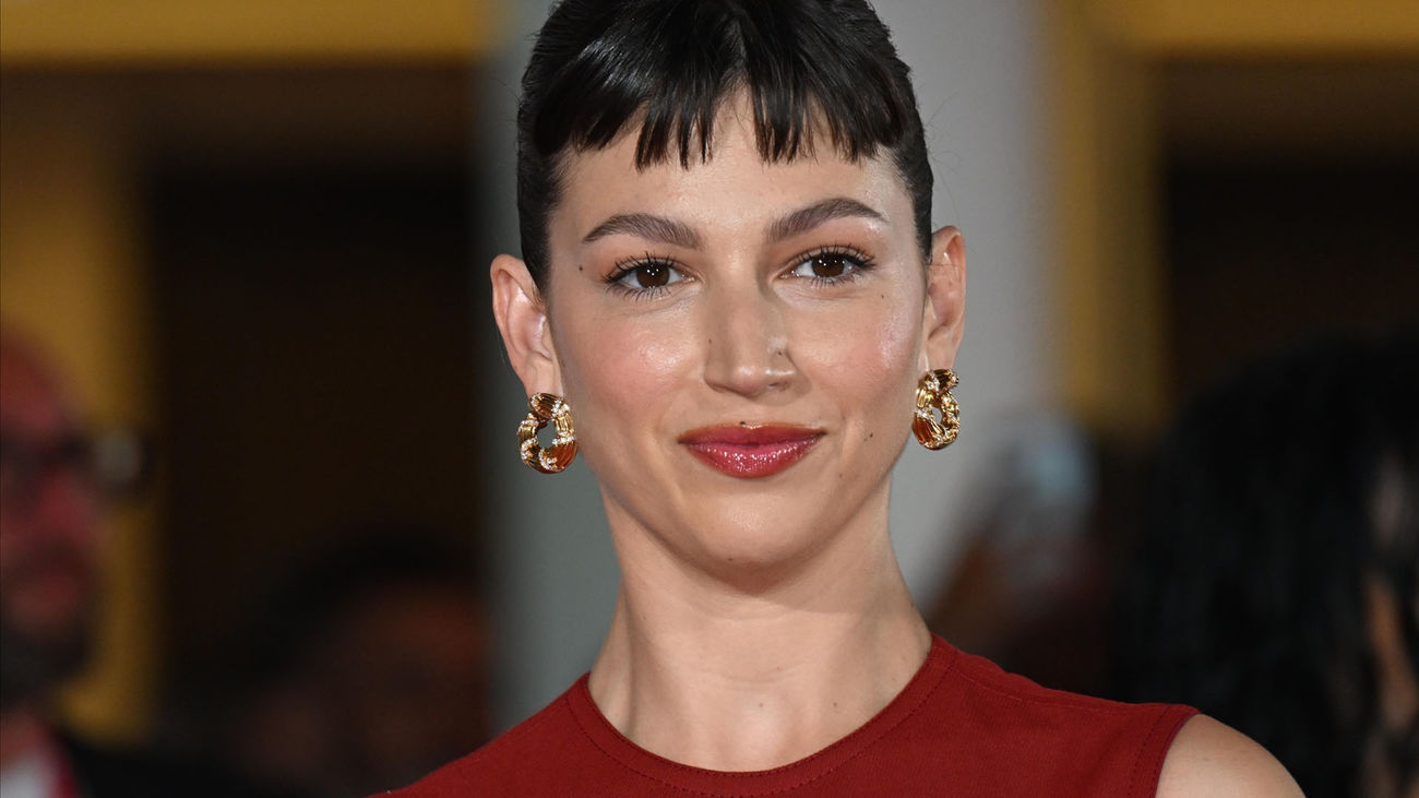 Úrsula Corberó y Angelina Jolie compiten en protagonismo en la alfombra roja de Venecia