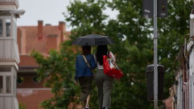 Las temperaturas suben ligeramente en Madrid pero se mantiene el aviso amarillo por tormentas