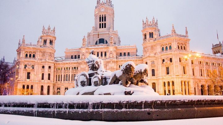 Fuente de Cibeles durante la gran nevada provocada por la borrasca ‘Filomena’ en Madrid / EUROPA PRESS