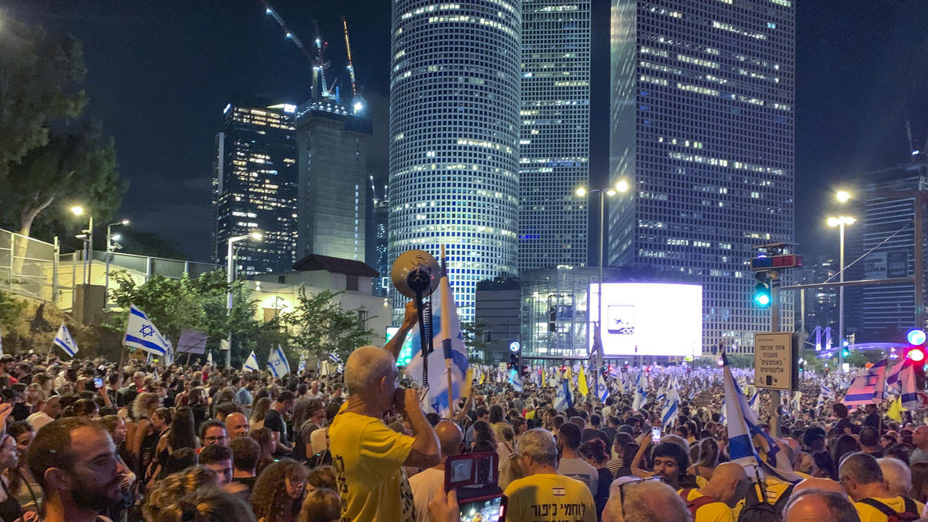 Miles de manifestantes toman Tel Aviv en un clamor por el alto el fuego en Gaza