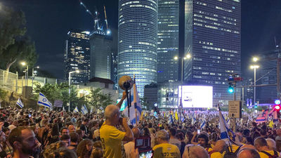 Miles de manifestantes toman Tel Aviv en un clamor por el alto el fuego en Gaza