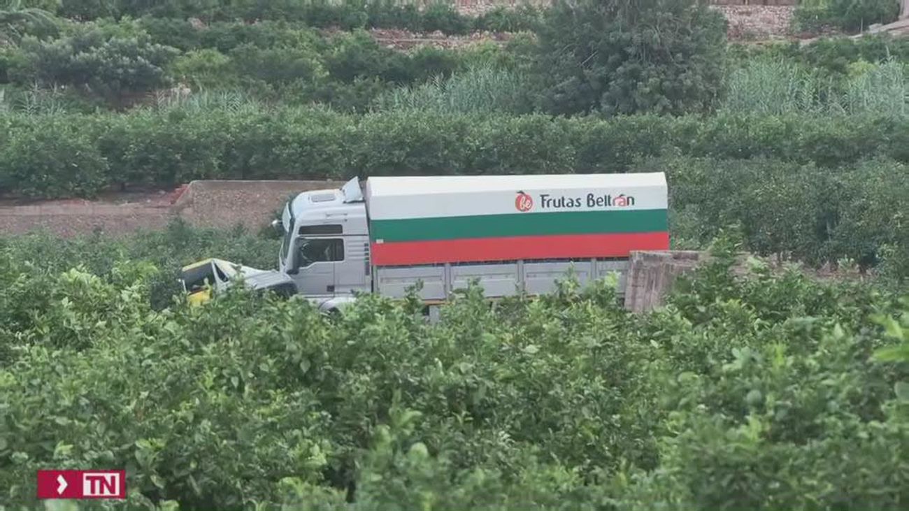 Tres muertos y cuatro heridos al perder los frenos un camión en Benifairó de les Valls (Valencia)