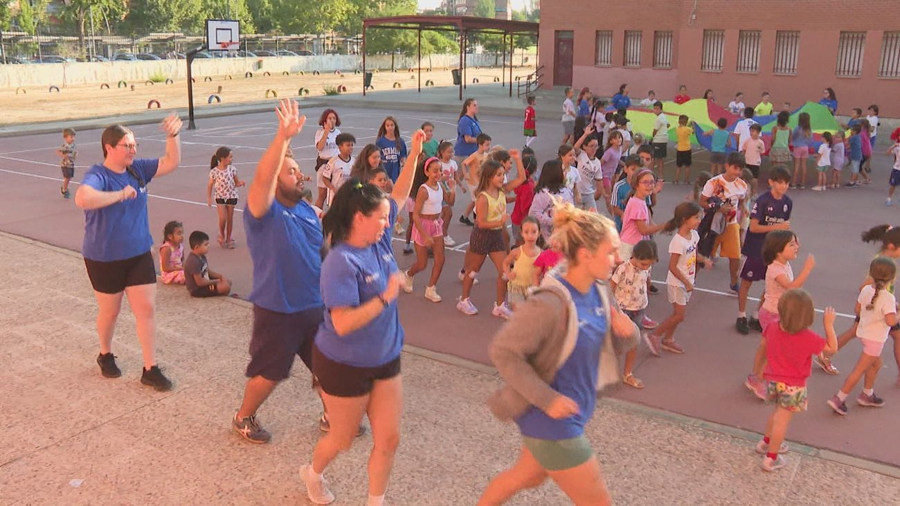 Más de 50 colegios de Madrid estrenan su apertura en días no lectivos