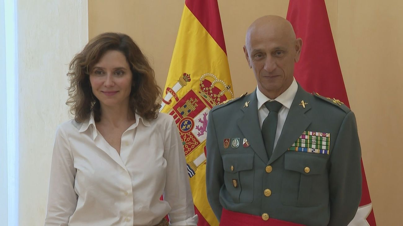 Ayuso  recibe al jefe saliente de la primera zona de la Guardia Civil en Madrid