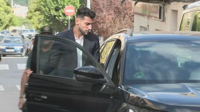 El Valencia libera a Rafa Mir mientras estudia su caso de posible agresión sexual