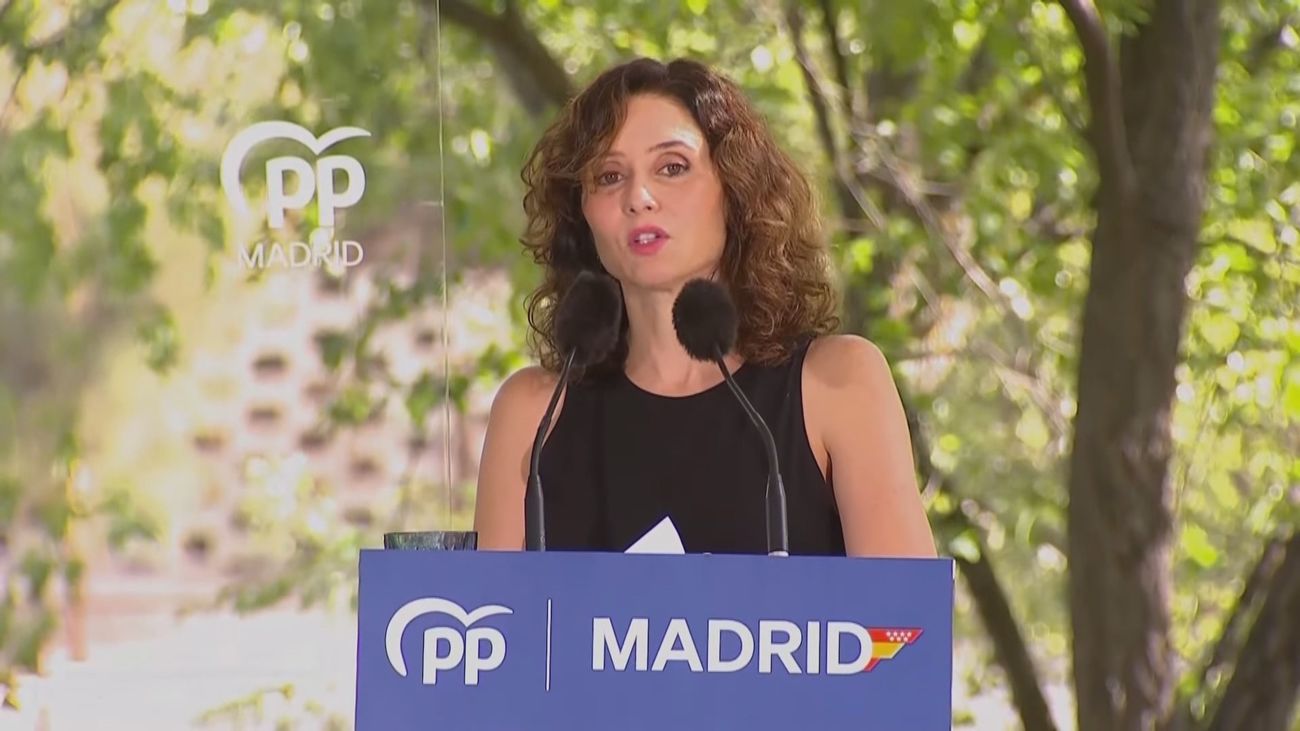 Ayuso responde a los "insultos" de Sánchez: "Trabaja para que los consejeros de Illa vayan en Lamborghini"