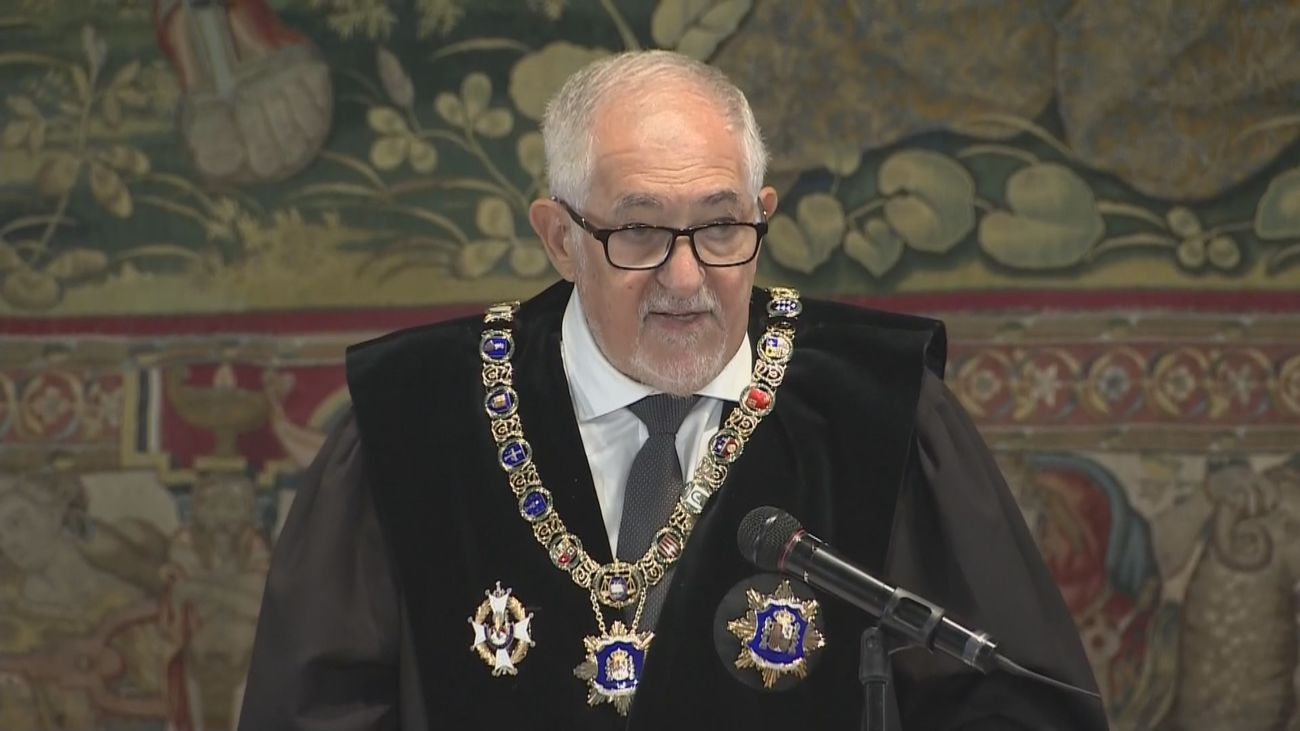 Conde-Pumpido reivindica "el máximo respeto político" para el Tribunal Constitucional