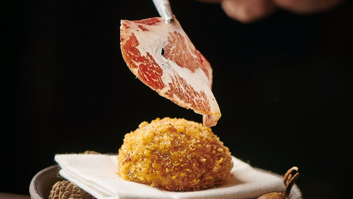 La famosa croqueta de jamón del restaurante Cebo / CEBO