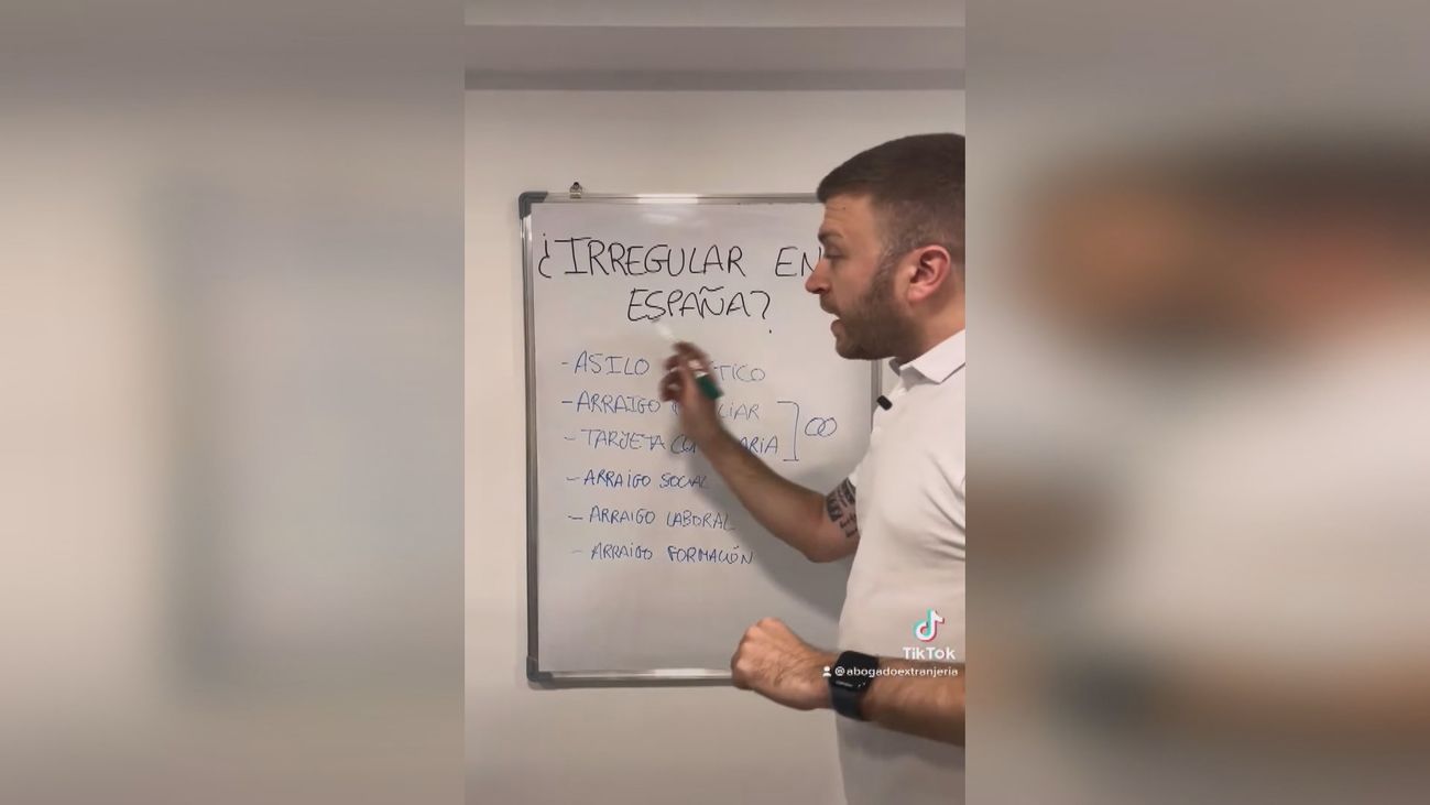 El fenómeno de los inmigrantes tik tokers  que cuentan cómo entrar ilegalmente en España