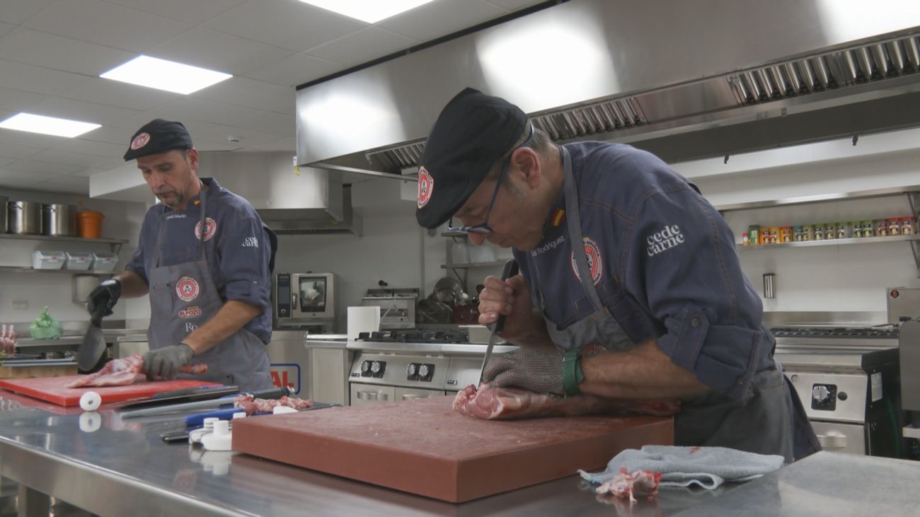 Cruz Roja ofrece formación para ayudantes de carnicería y operarios de maquinaria de construcción