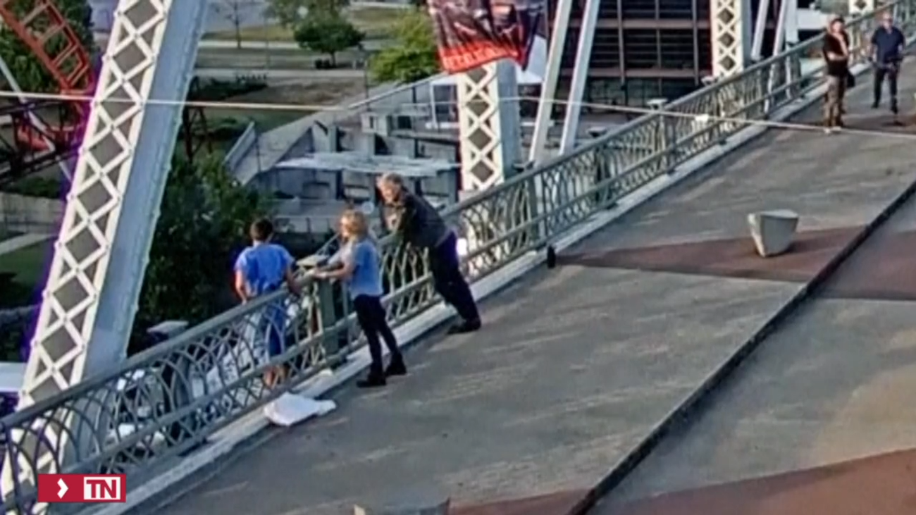 Jon Bon Jovi, héroe por un día: salva la vida de una mujer que iba a saltar desde un puente