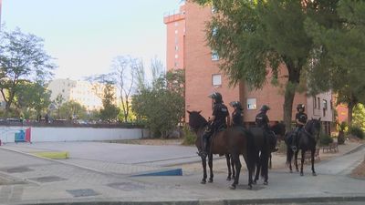 La Policía trabaja en una operación antidroga en los narcopisos de Lucero donde murió un toxicómano