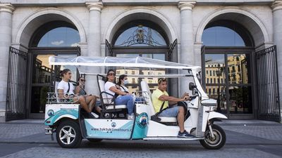 El Ayuntamiento de Madrid controlará los tuk-tuk mientras trabaja en su regulación