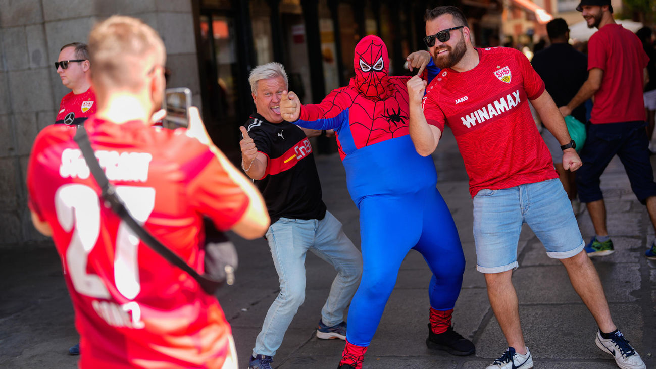 Miles de alemanes toman el centro de Madrid