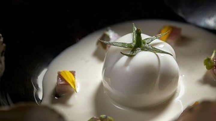 Elaboración del chef Dani García en su resturante Smoked Room / SMOKED ROOM