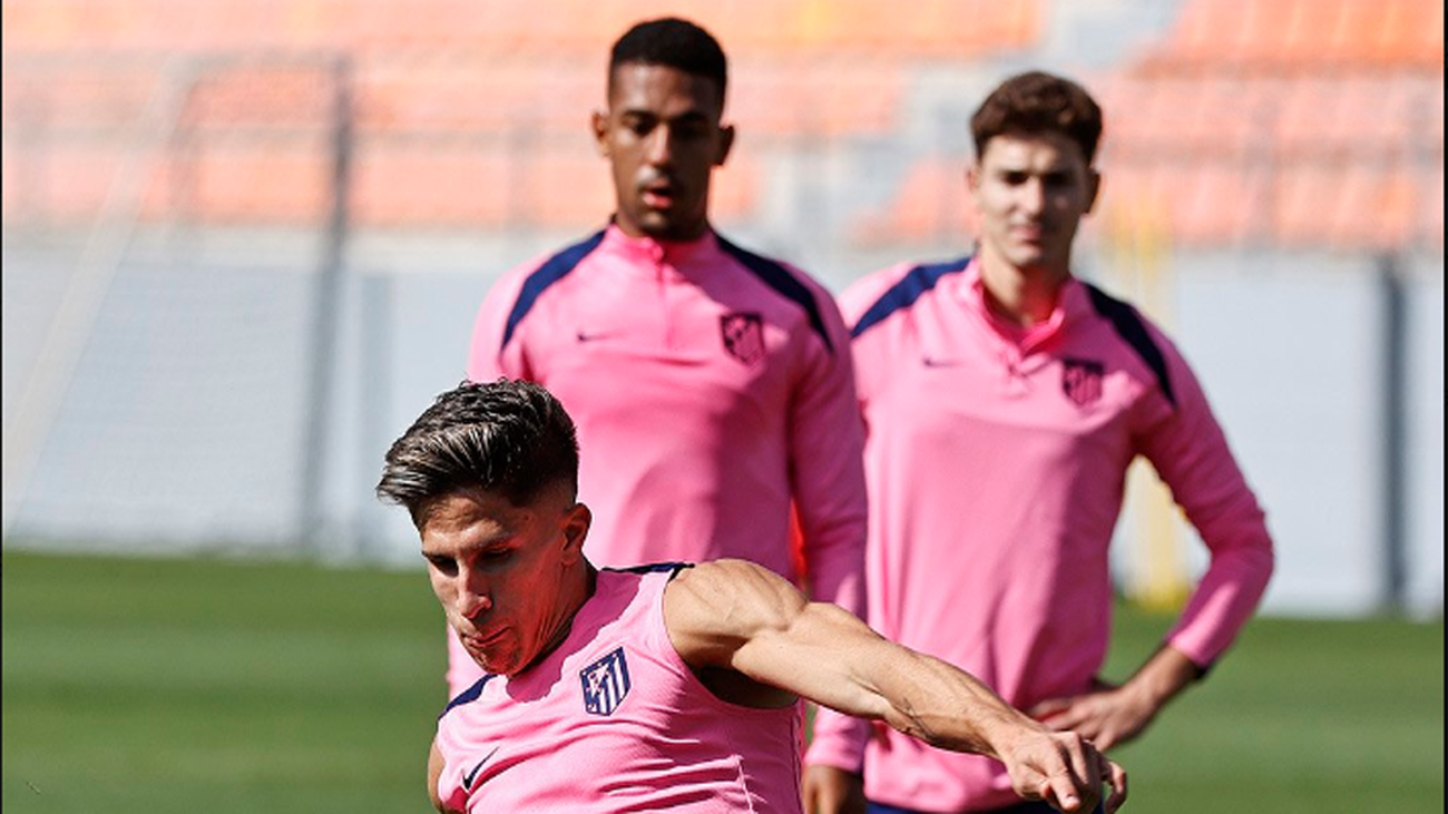 Julián Alvarez y Riquelme apuntan al once del Atlético ante el Leipzig