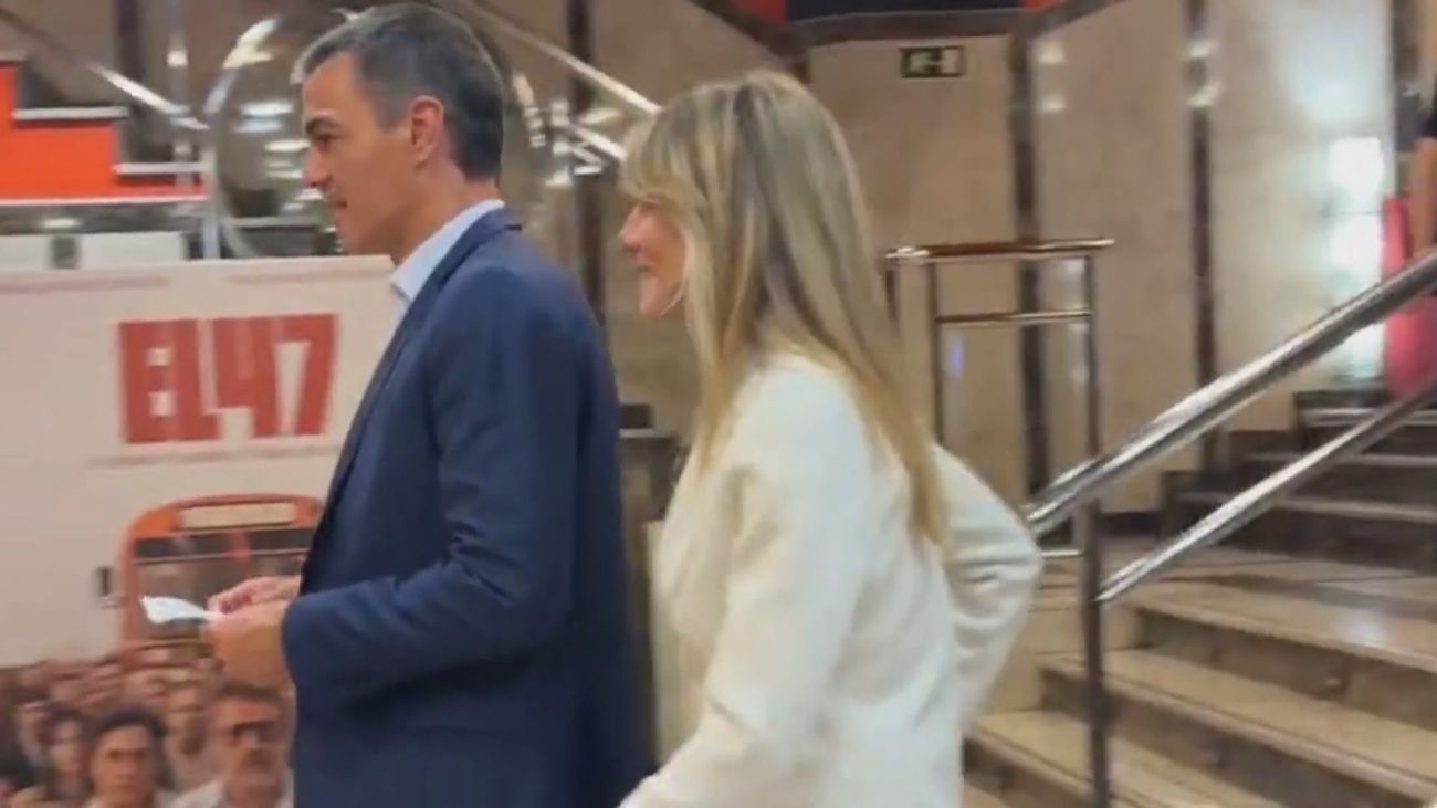Sánchez y Begoña Gómez acuden juntos al cine para ver 'El 47'