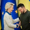 Von der Leyen ofrece a Zelenski 37.000 millones más del crédito de la UE para este año
