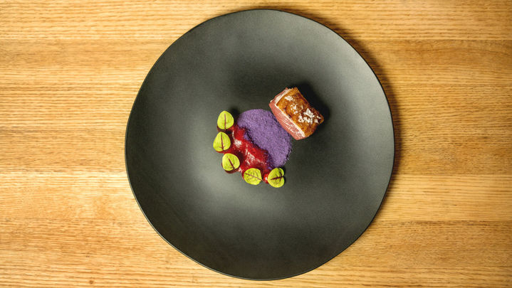 Lomo de cordero, cremoso de tomatillo de arbol, remolacha y lobarda a la canela del restaurante Gaytán / RESTAURANTE GAYTÁN