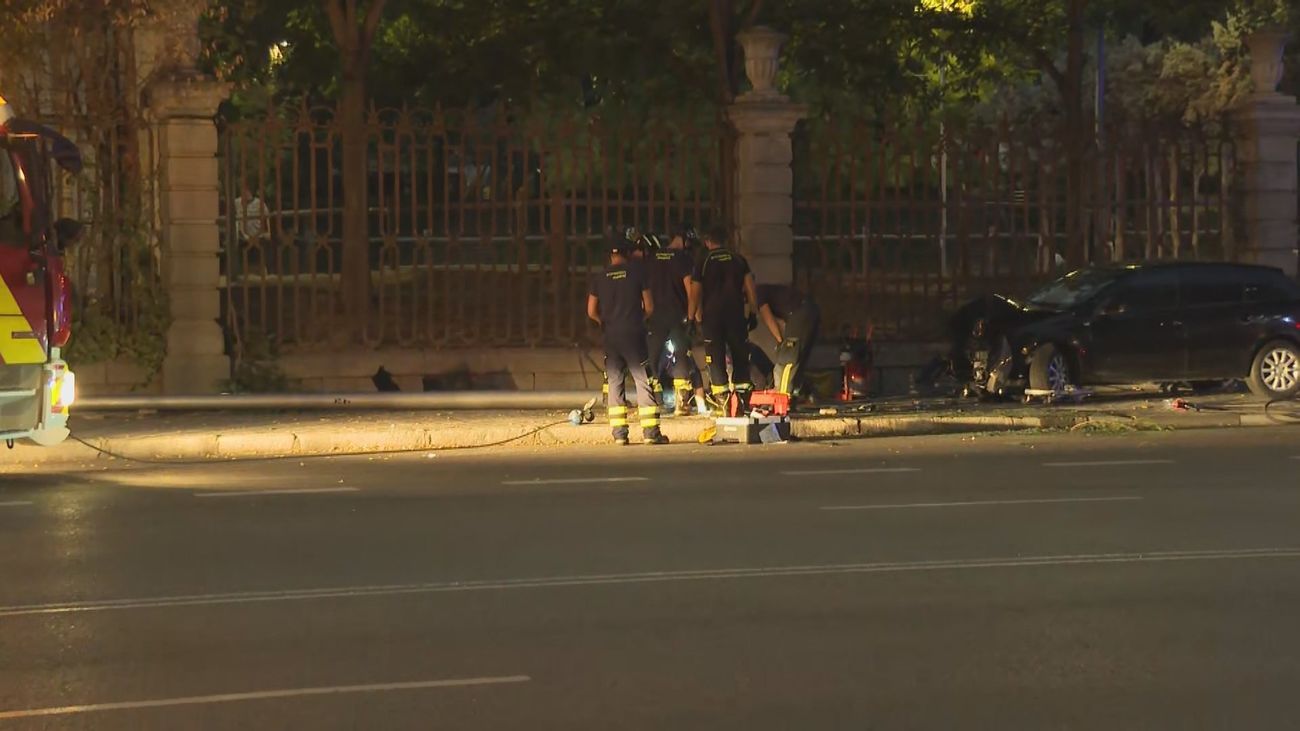 Un coche invade la acera y arrolla a una joven de 26 años en la Ronda de Toledo