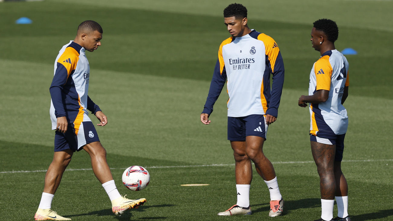 Carvajal ausente del entrenamiento; Bellingham con protección de hombro