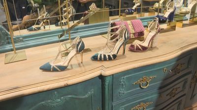 Roban más de 80.000 euros en 200 pares de calzado de lujo en una zapatería del Distrito Centro